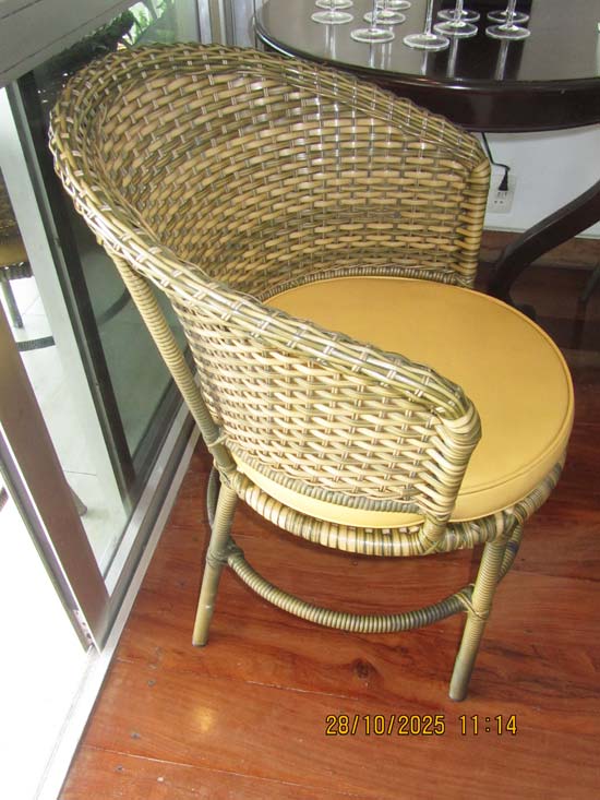 CADEIRAS BRACO PALHA SINTETICA