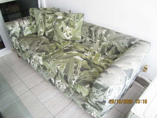SOFA 3 LUGARES BEGE COM CAPA