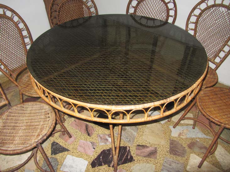 CONJUNTO MESA E 6 CADEIRAS VIME