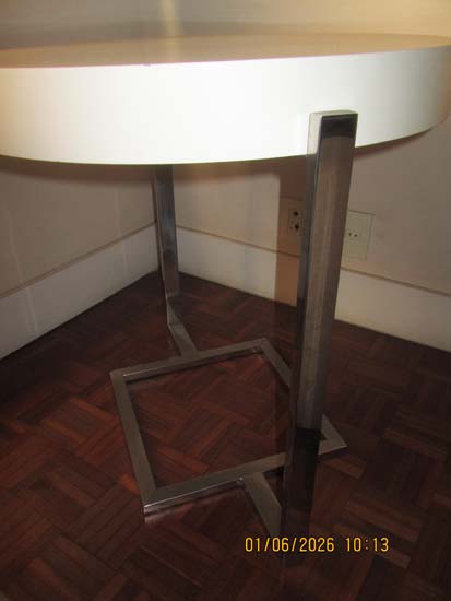 MESA LATERAL REDONDA BRANCA