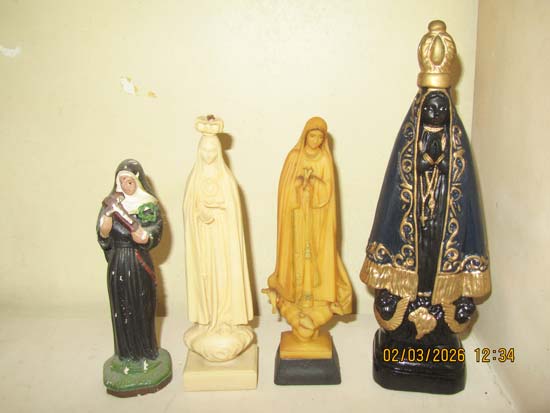 ESCULTURAS E ESTATUETAS