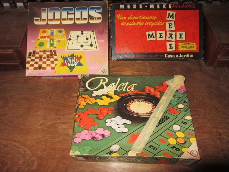 BRINQUEDOS E JOGOS