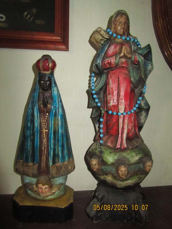 ESCULTURAS E ESTATUETAS