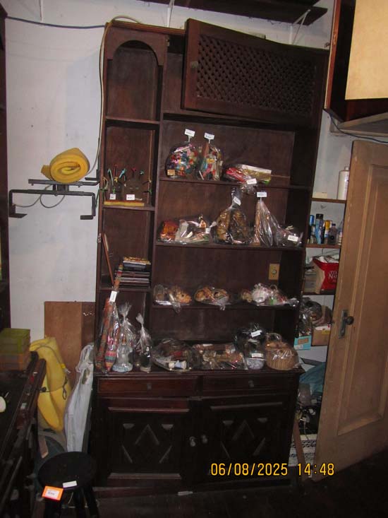 ESTANTE MADEIRA ALTA