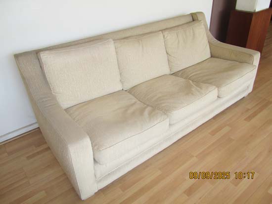 SOFAS BEGE 3 LUGARES