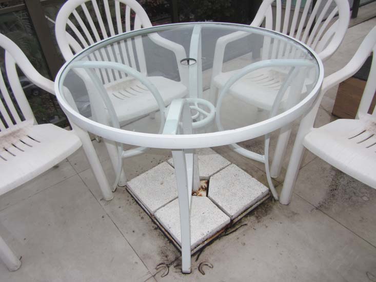 MESA E OMBRELONE DE JARDIM