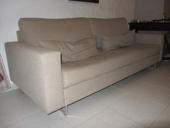 SOFA BEGE 3 LUGARES