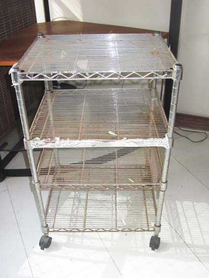 ESTANTE METAL COM RODINHAS