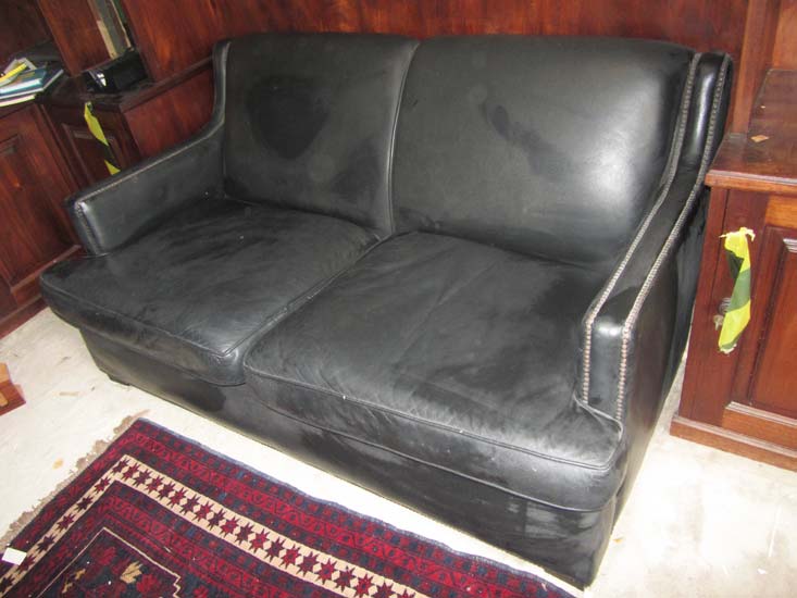 SOFA 2 LUGARES COURO PRETO
