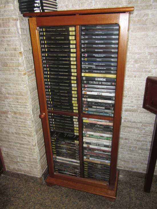ARMARIO DVDS MADEIRA VIDRO