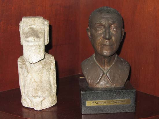 ESCULTURAS E ESTATUETAS