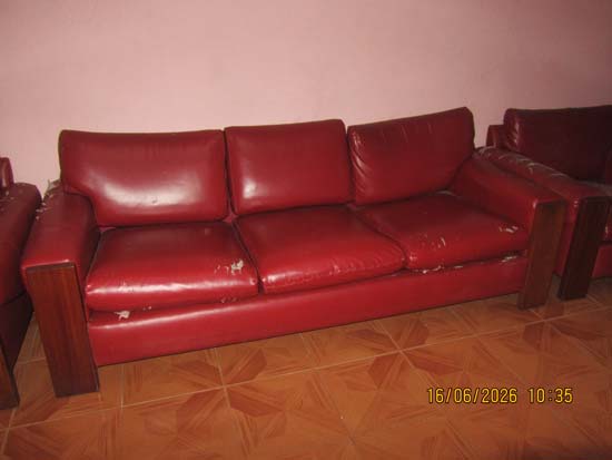 POLTRONAS E SOFA MADEIRA COURO