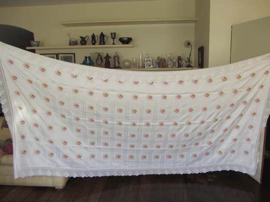 CAMA MESA E BANHO