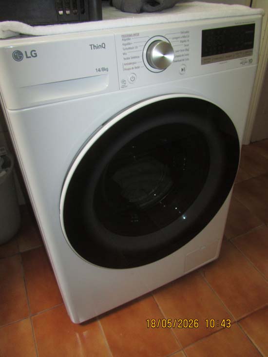 MAQUINA LAVA E SECA LG
