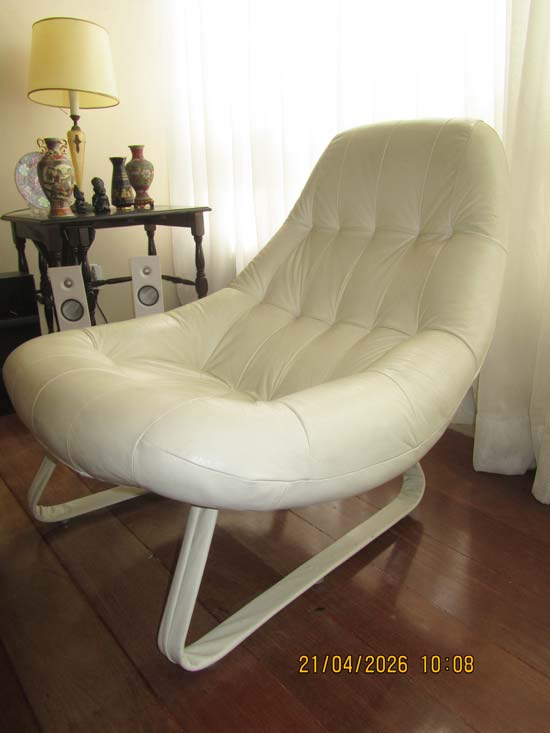 POLTRONAS BRANCAS COURO