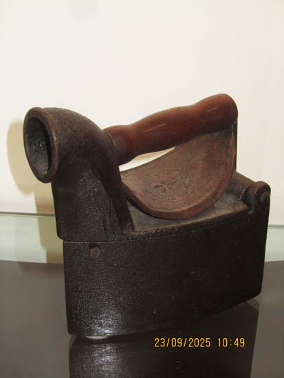 ANTIGUIDADES E RETRO