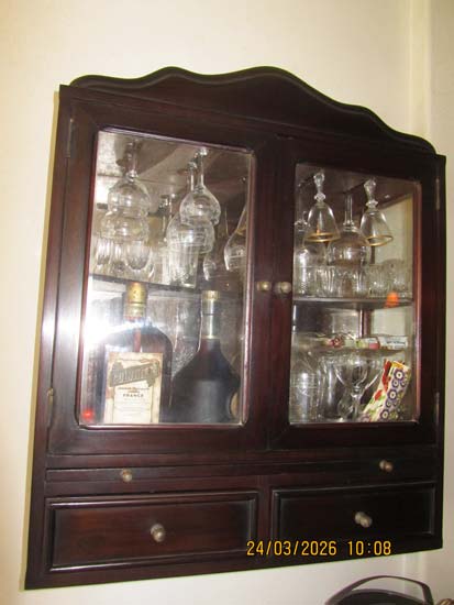 VITRINE DE PAREDE MADEIRA VIDRO