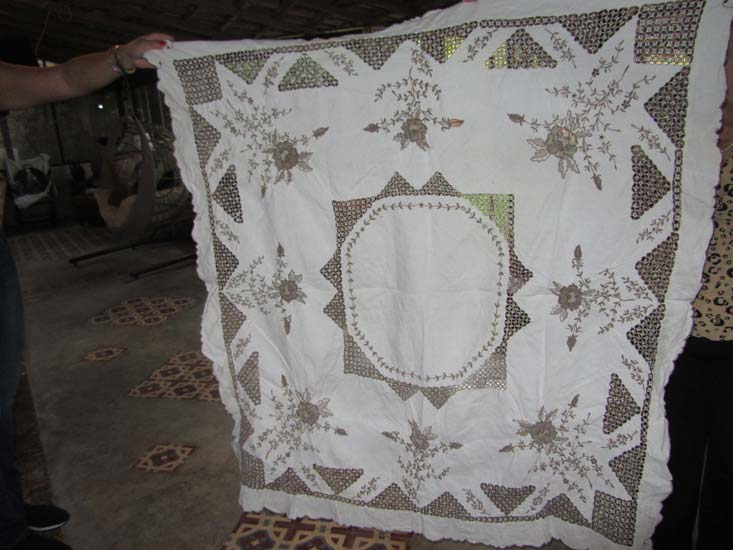 CAMA MESA E BANHO