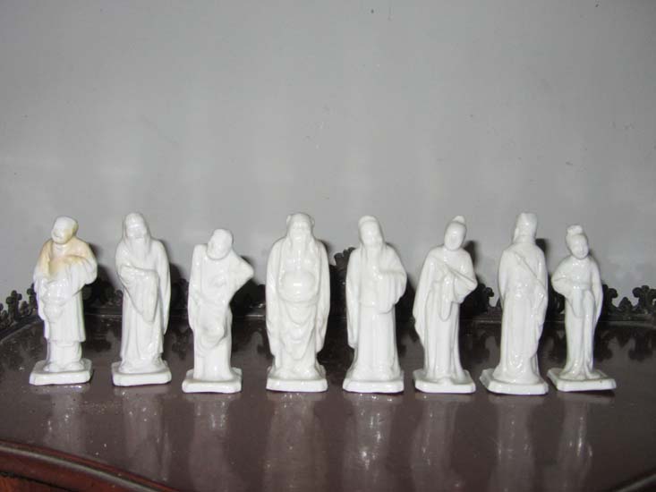 ESCULTURAS E ESTATUETAS