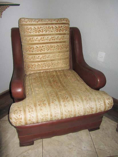 POLTRONAS BRACO COURO