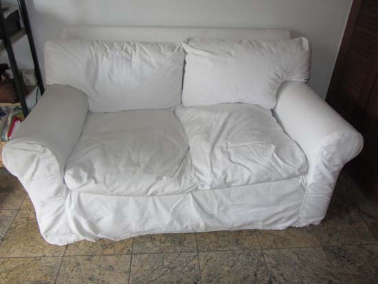 SOFA BEGE 2 LUGARES