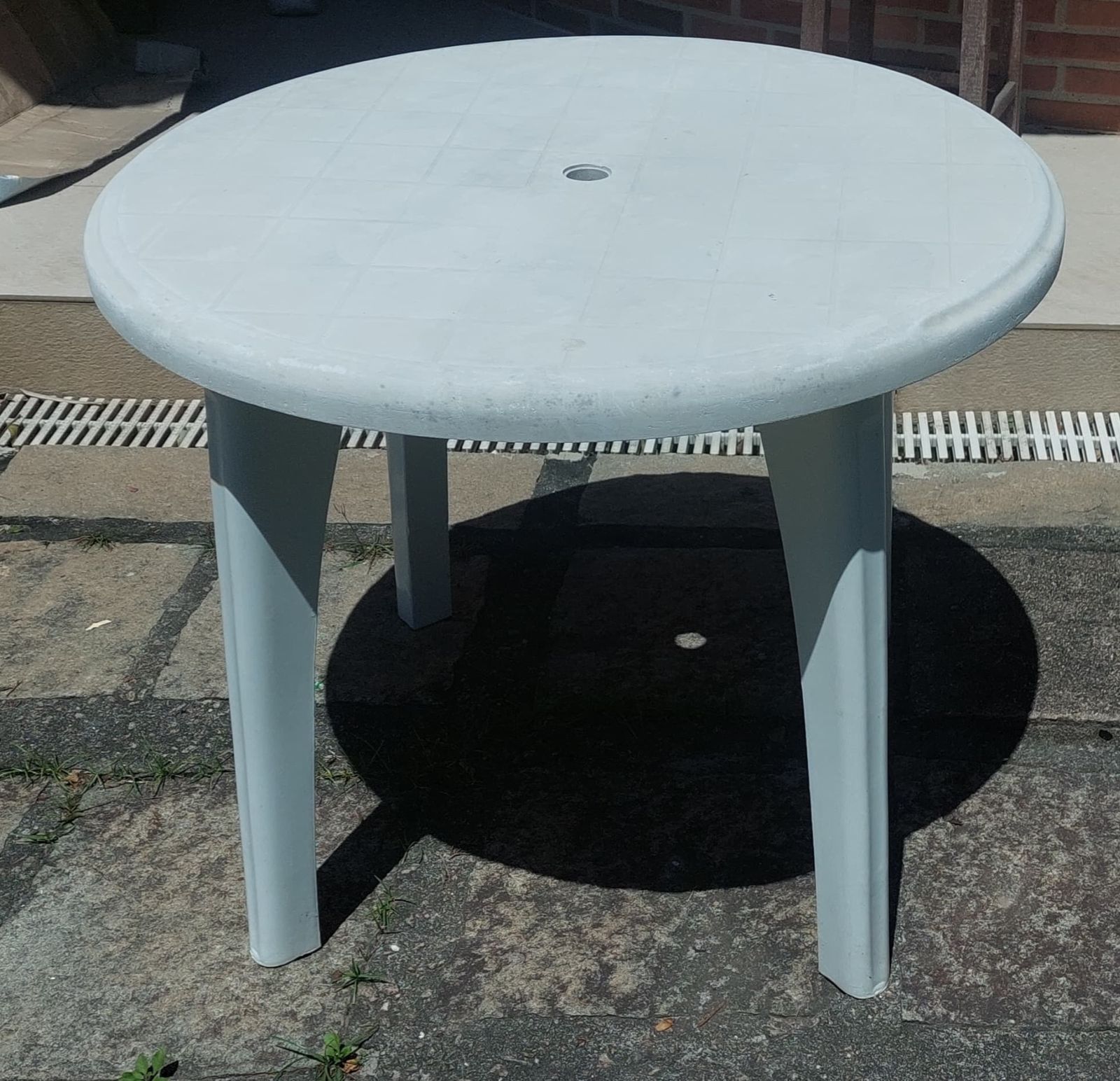 MESAS BRANCAS PLASTICO REDONDAS