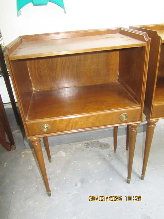 MESAS LATERAIS GAVETA E NICHO MADEIRA