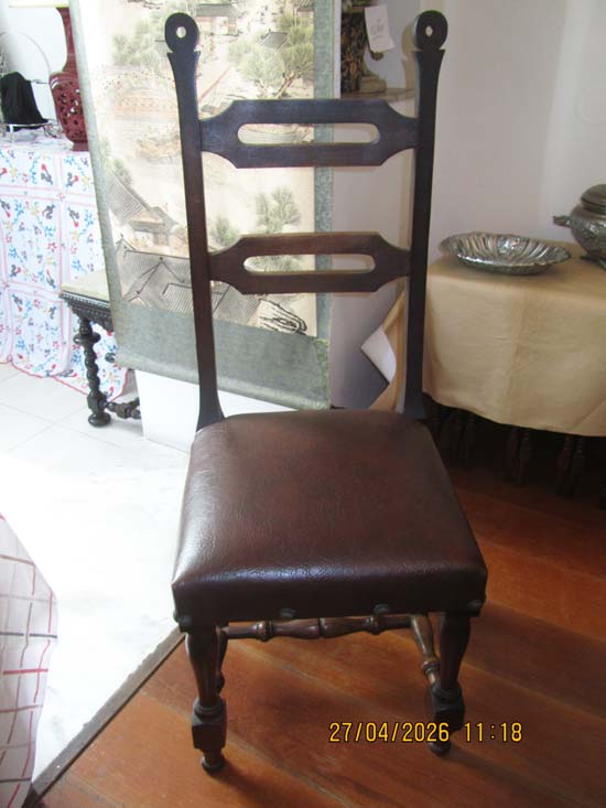 MESA JANTAR E 8 CADEIRAS MADEIRA