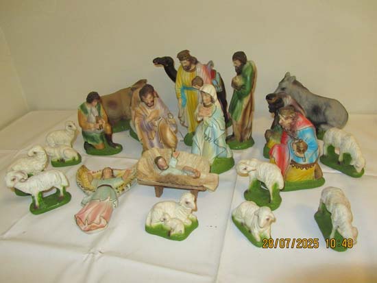 ESCULTURAS E ESTATUETAS