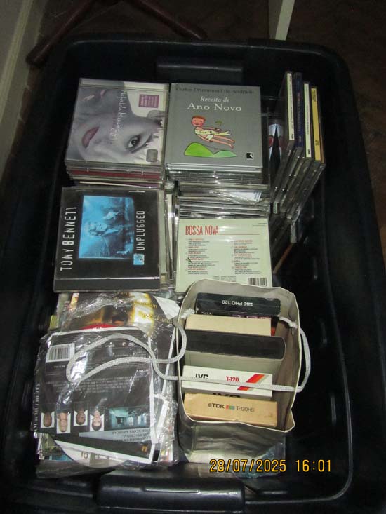 LIVROS CDS E DVDS