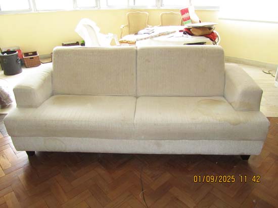 SOFA BEGE 3 LUGARES