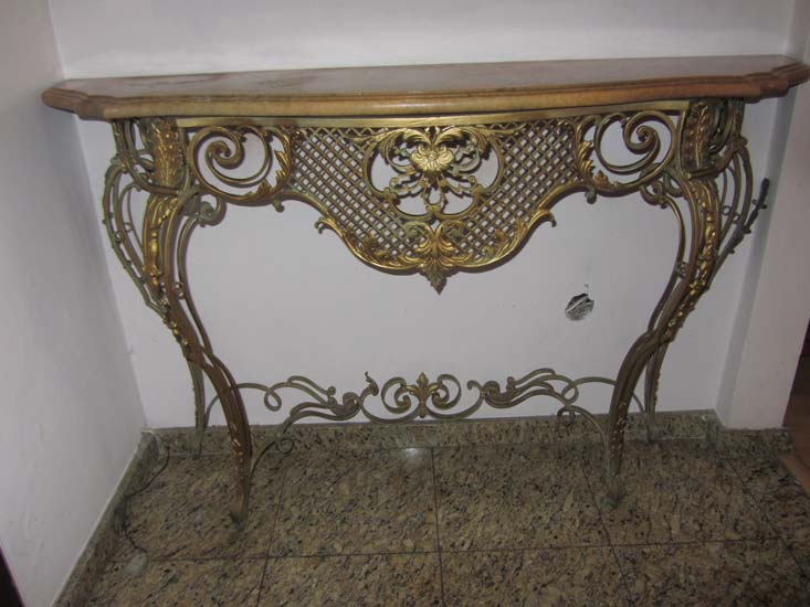 APARADOR FERRO DOURADO MARMORE