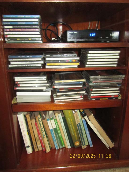 LIVROS CDS E DVDS