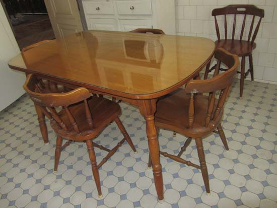 CONJUNTO MESA E 6 CADEIRAS MADEIRA