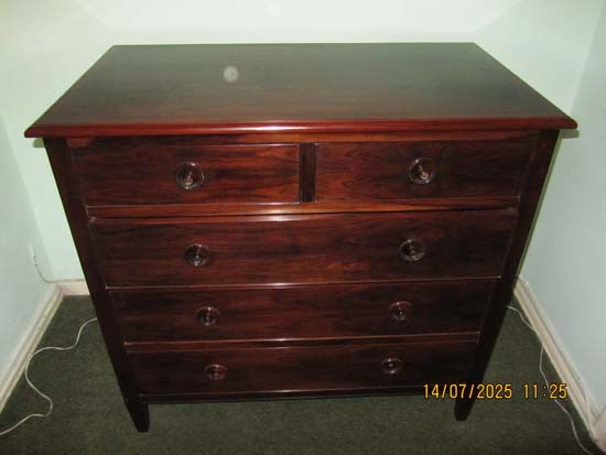 COMODA MADEIRA 5 GAVETAS