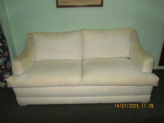 SOFA BRANCO 2 LUGARES