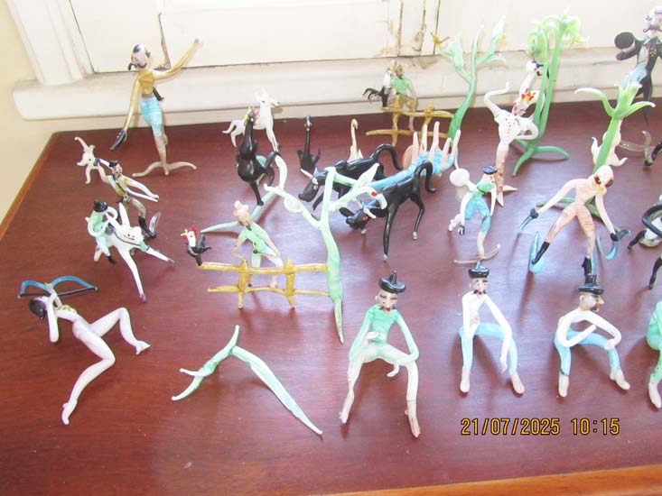ESCULTURAS E ESTATUETAS