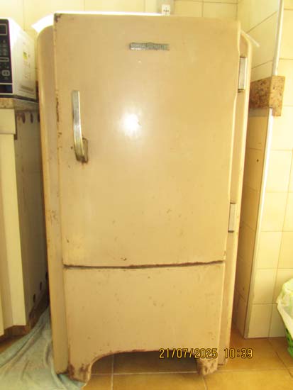 GELADEIRA ANTIGA