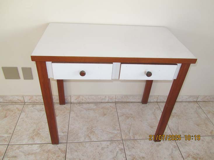 MESINHA MADEIRA FORMICA 2 GAVETAS