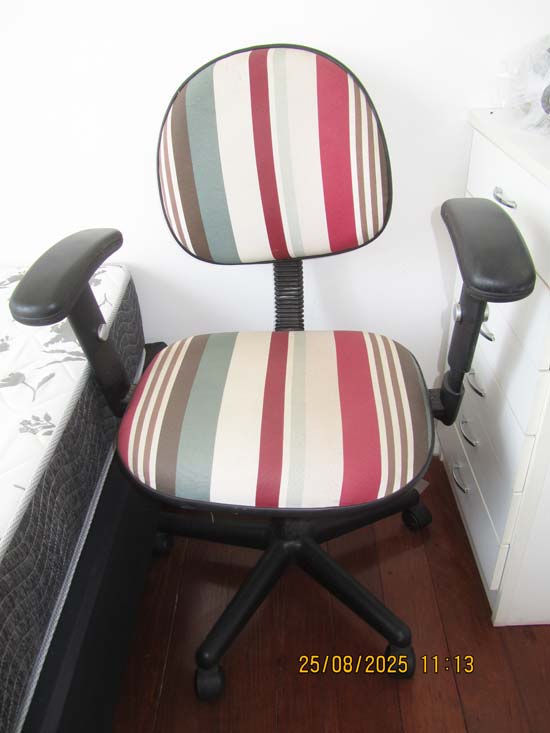 CADEIRA ESCRITORIO PRETA