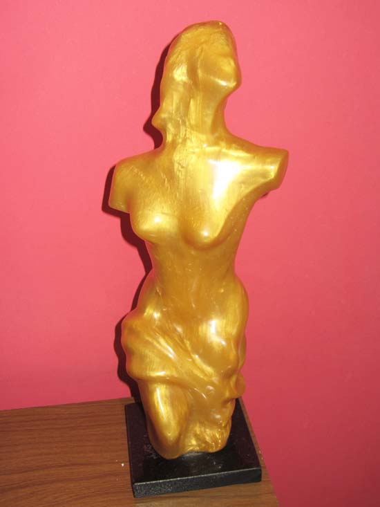 ESCULTURAS E ESTATUETAS