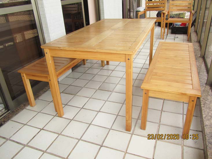 MESA E 2 BANCOS MADEIRA RIPAS
