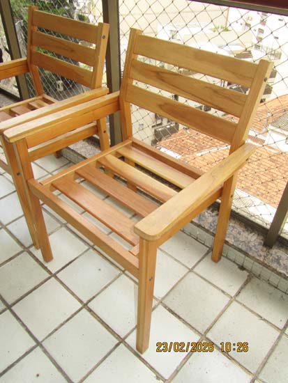 PAR CADEIRAS BRACO MADEIRA