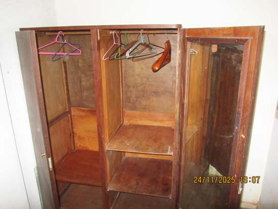 ARMARIO GUARDA ROUPA MADEIRA