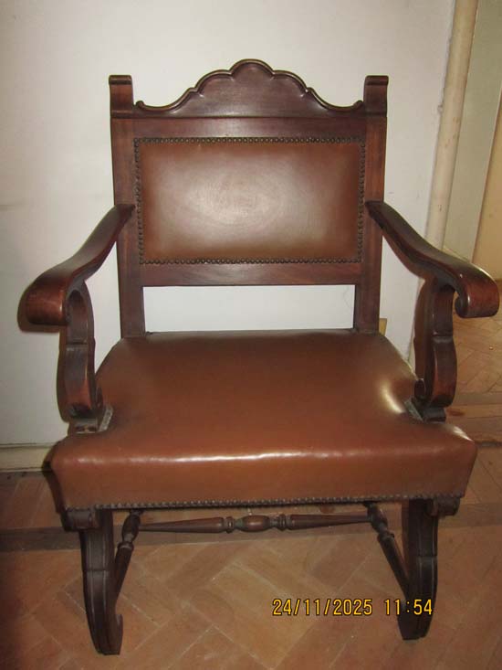 CADEIRAS MADEIRA E COURO