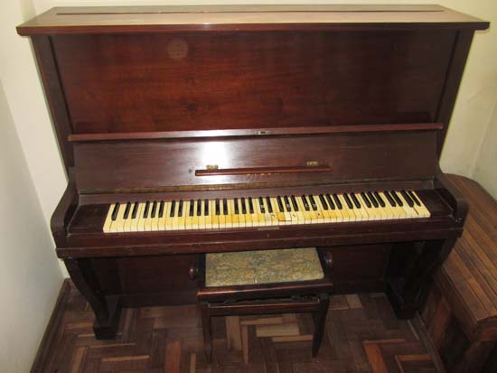 PIANO ARMARIO