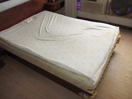CONJUNTO CAMA CABECEIRA E MESINHAS