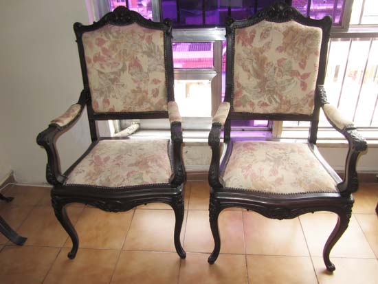 SOFA E PAR CADEIRAS LUIS XV