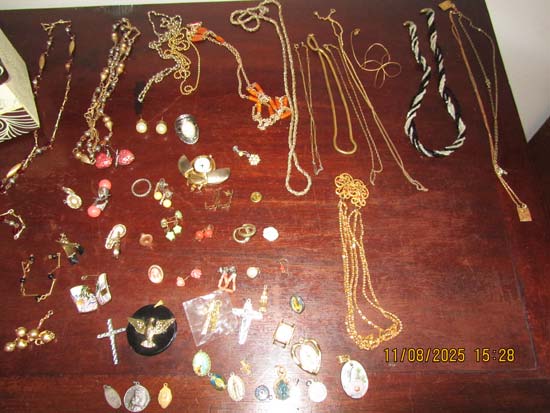 ROUPAS BOLSAS E BIJUS