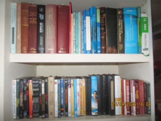 LIVROS CDS DVDS E JOGOS